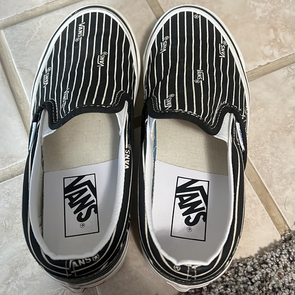 Vans! - Picture 3 of 5